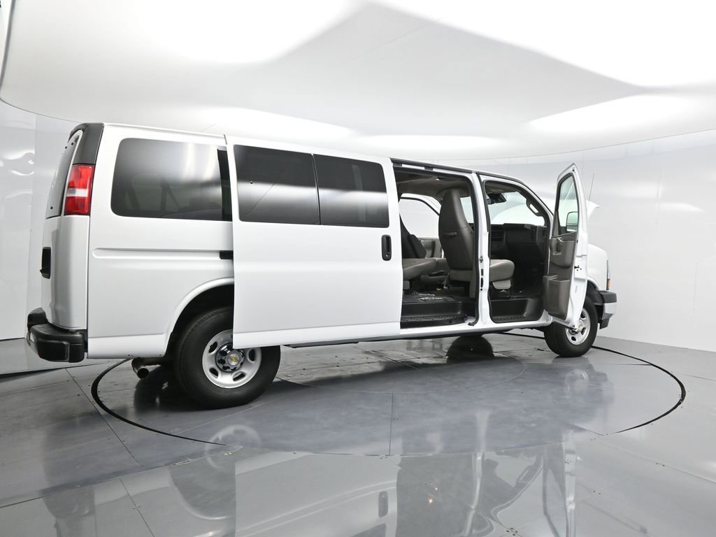 2024 Chevrolet Express 3500 LT Passenger Van photo 4