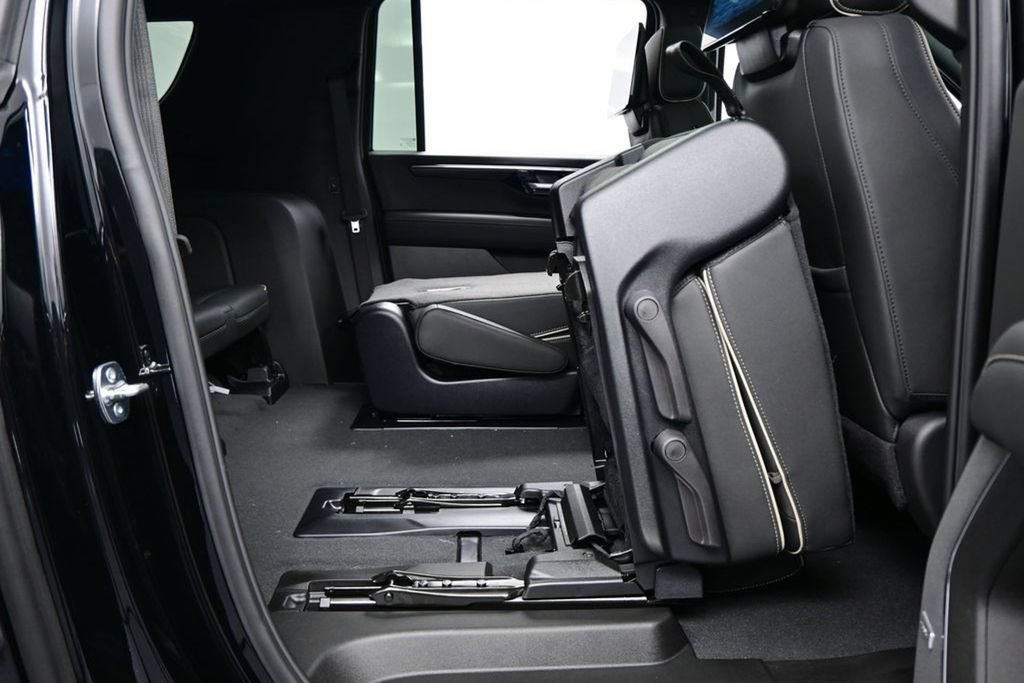 2026 Chevrolet Suburban Premier - Photo 39