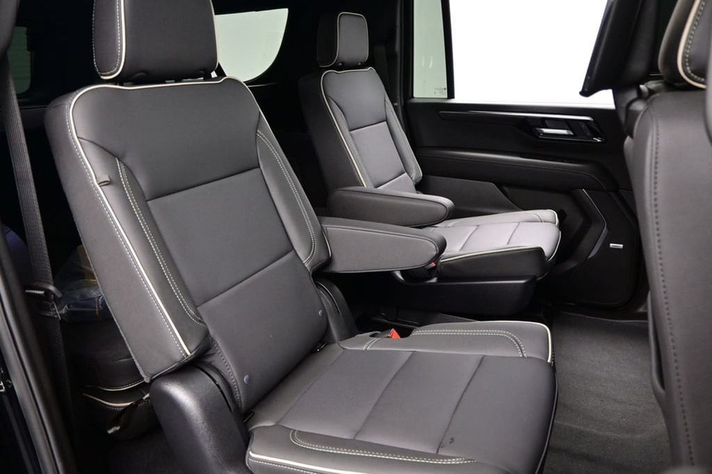2026 Chevrolet Suburban Premier - Photo 32