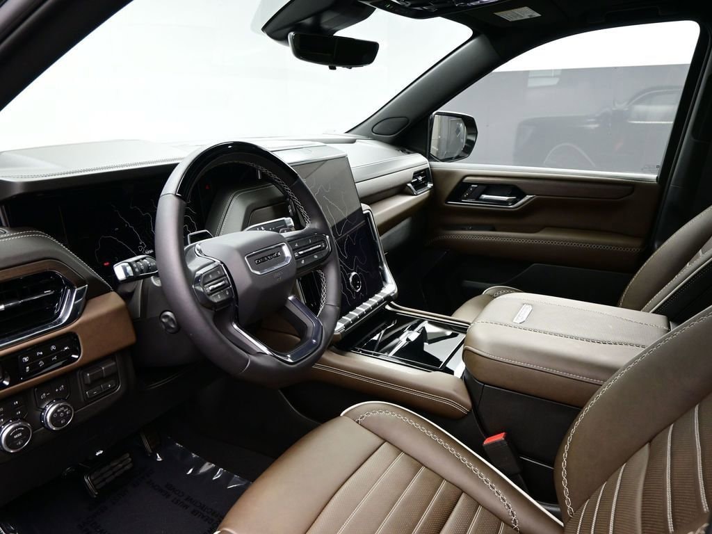 2026 GMC Yukon Denali Ultimate photo 3