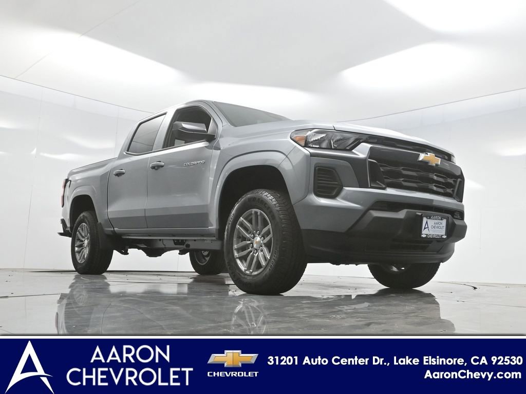 2025 Chevrolet Colorado Work Truck LT photo 2