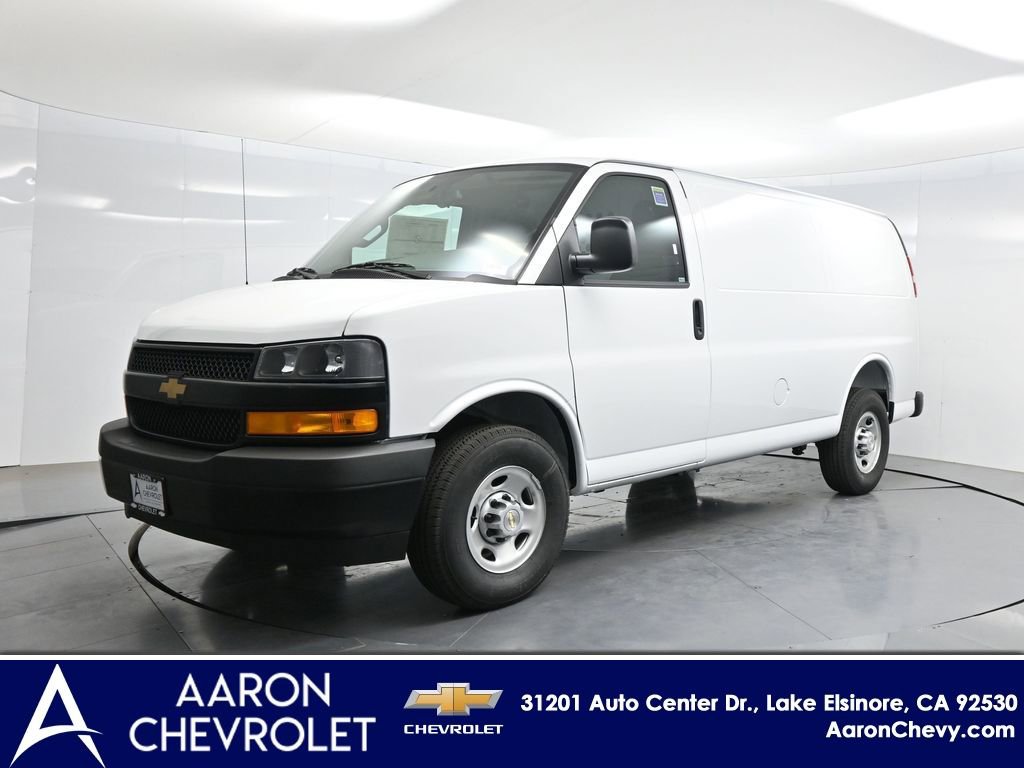 2026 Chevrolet Express 2500 Work Van HD's photo
