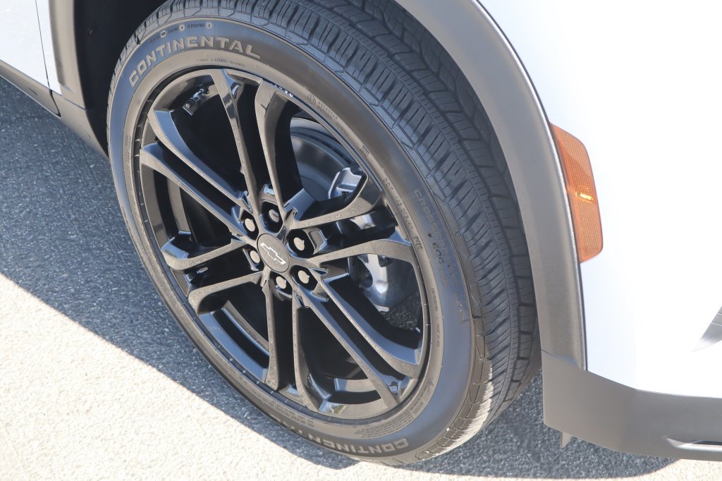 2027 Chevrolet Traverse LT - Photo 11