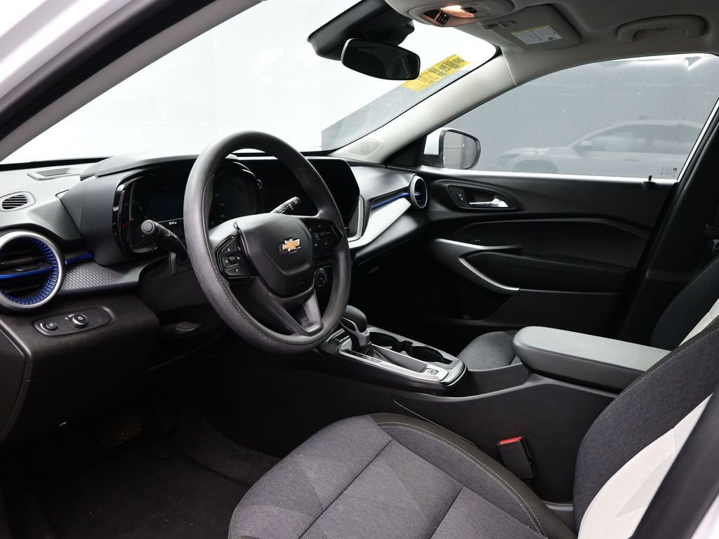 2024 Chevrolet Trax LS photo 5