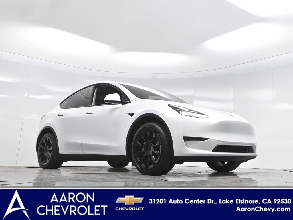 Used 2021 Tesla Model Y Standard Range with VIN 5YJYGDED9MF118251 for sale in Kansas City