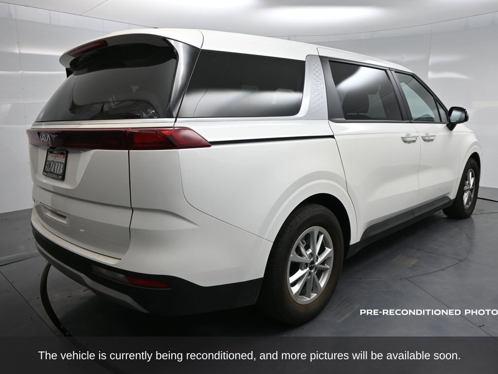 2024 Kia Carnival LX photo 2