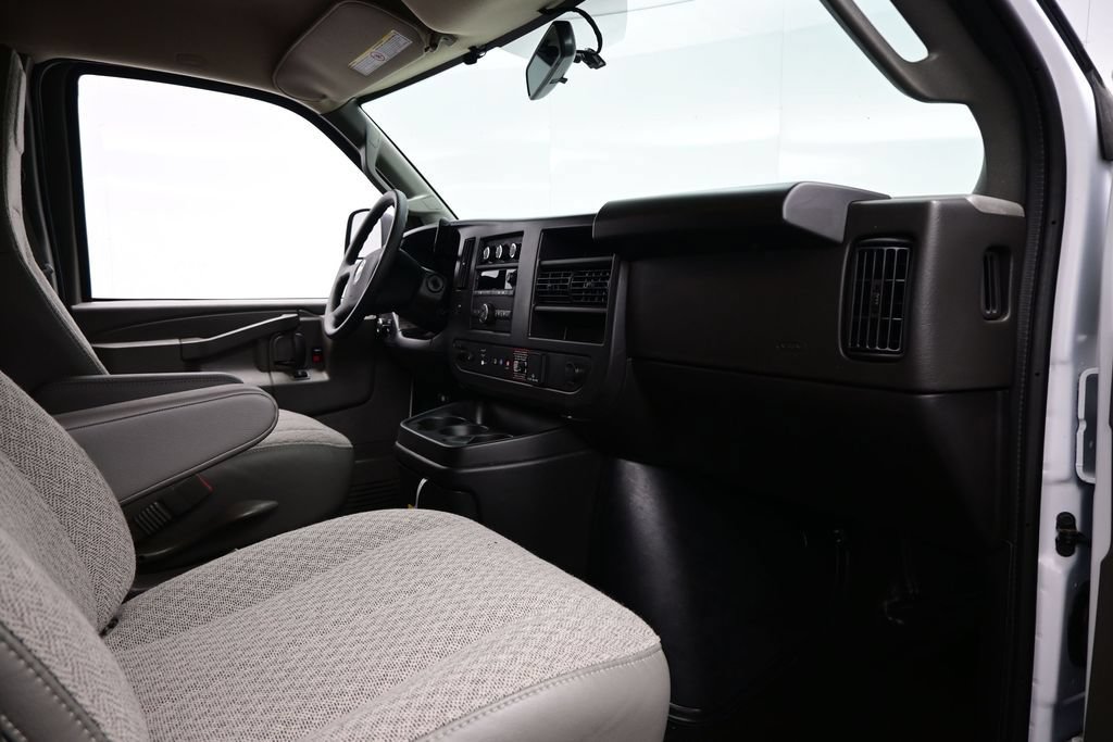 2026 Chevrolet Express Cargo Work Van - Photo 10