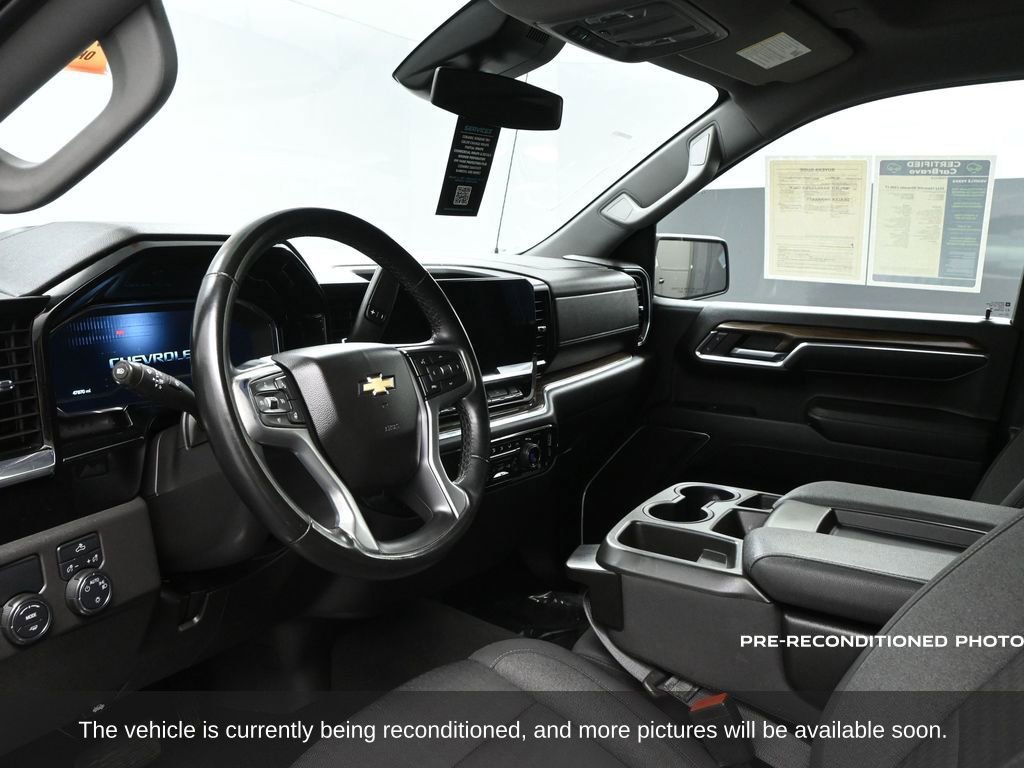 2023 Chevrolet Silverado 1500 LT photo 2