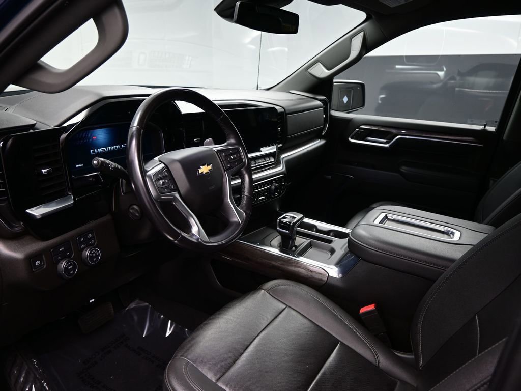 2022 Chevrolet Silverado 1500 LTZ photo 3