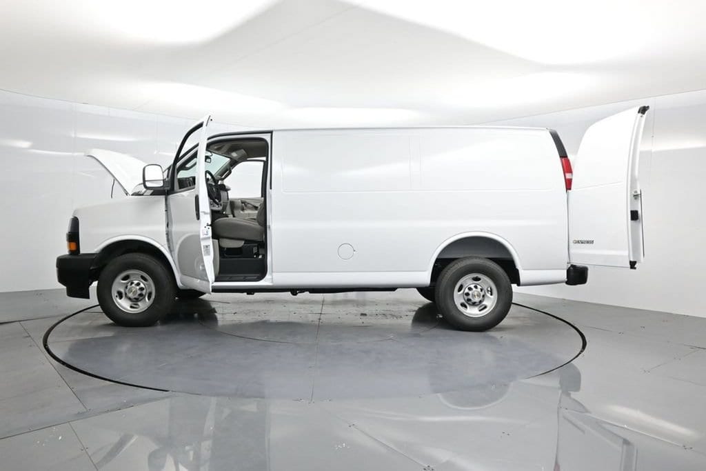 2026 Chevrolet Express Cargo Work Van - Photo 45