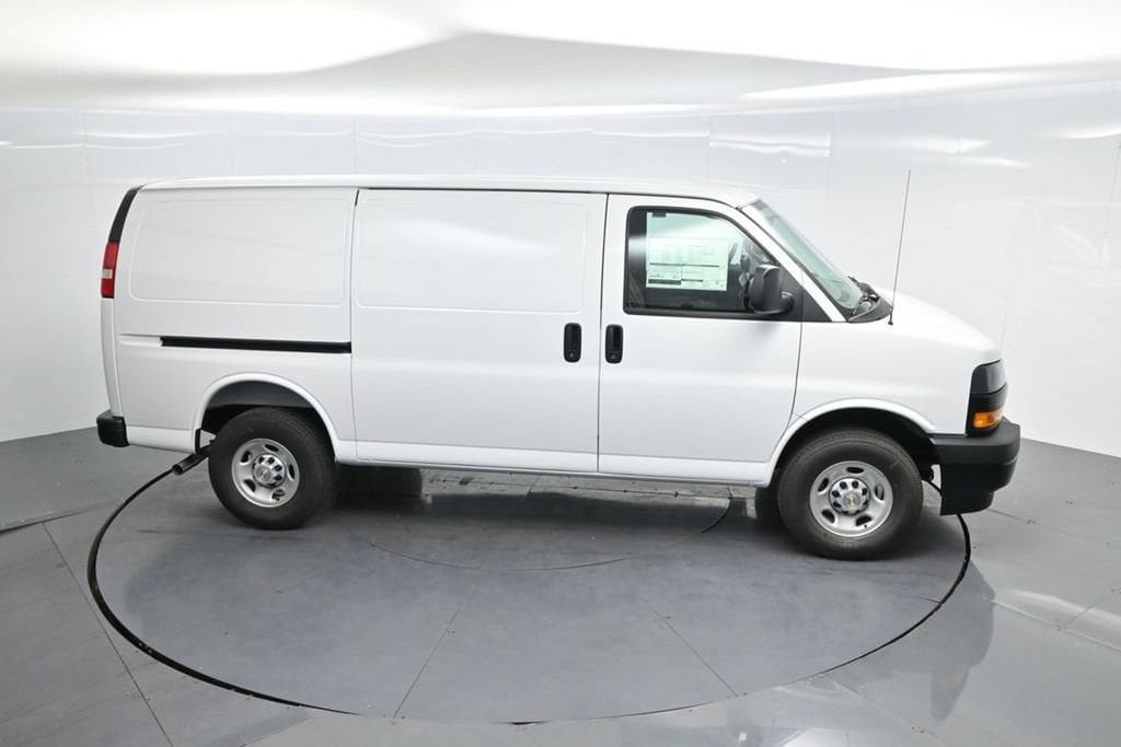 2026 Chevrolet Express Cargo Work Van - Photo 49