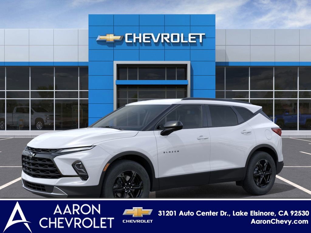 2025 Chevrolet Blazer 2LT photo 2