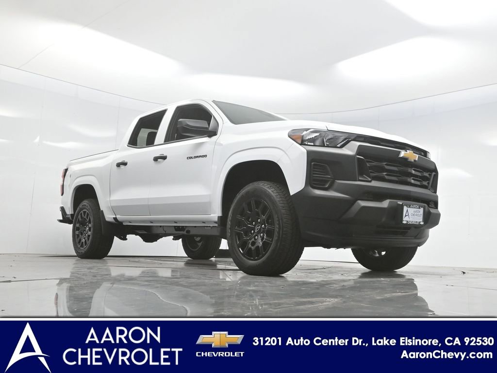 2025 Chevrolet Colorado LT photo 2