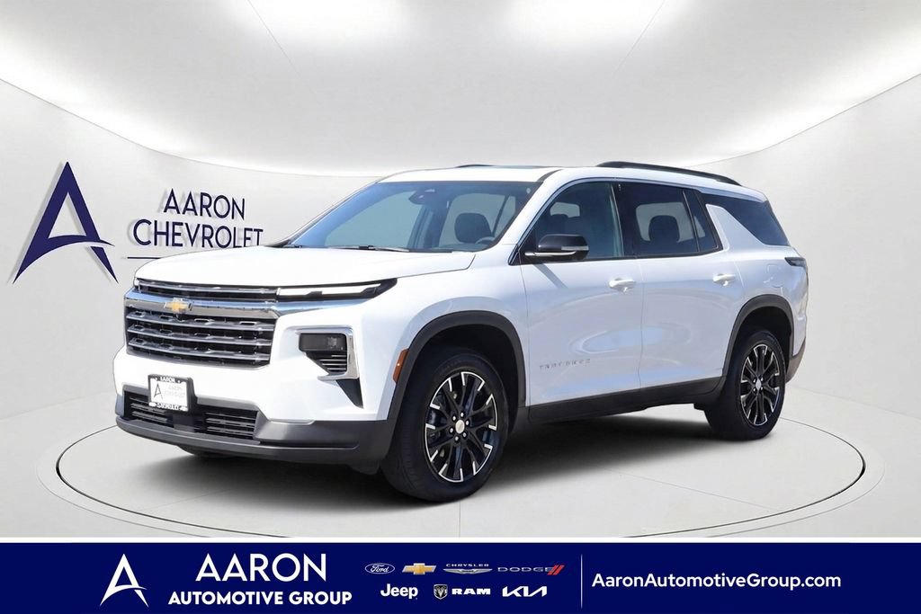 2025 Chevrolet Traverse LT — photo 1 of 24