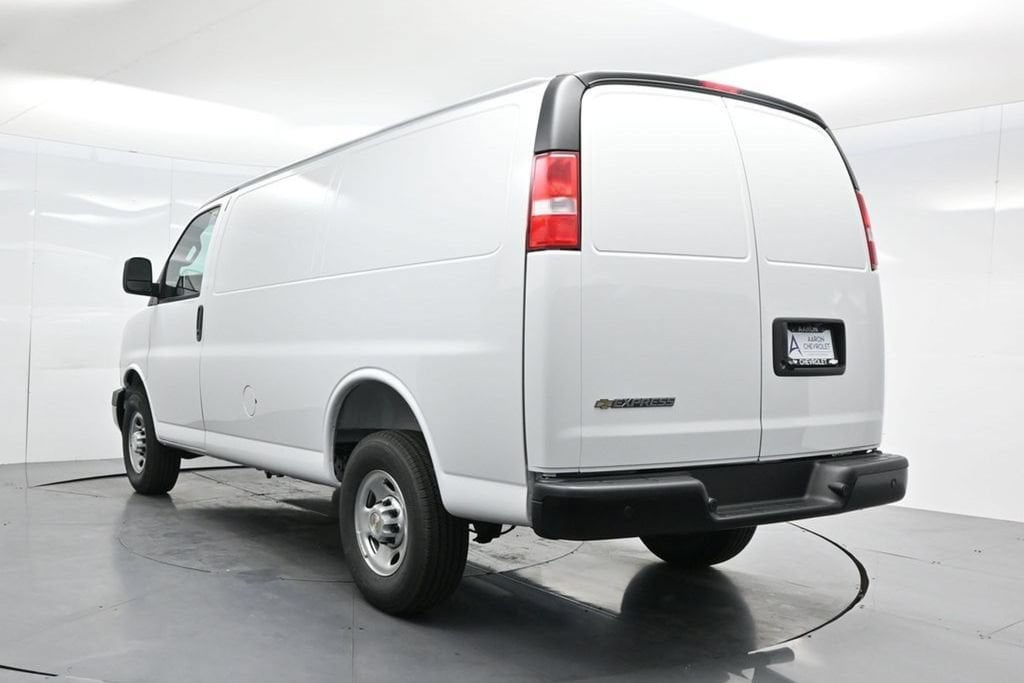 2026 Chevrolet Express Cargo Work Van - Photo 5