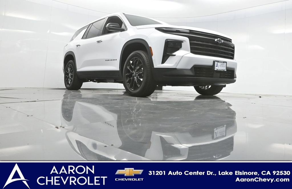 2025 Chevrolet Traverse photo 2