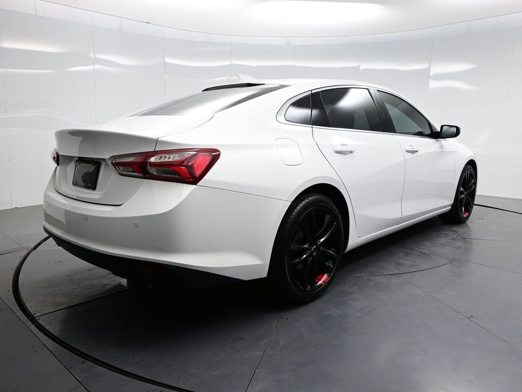 2020 Chevrolet Malibu LT photo 3