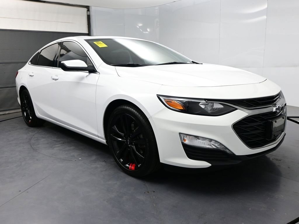 2020 Chevrolet Malibu LT photo 2