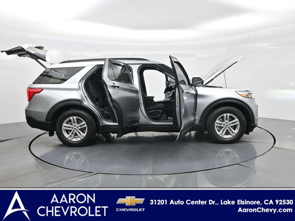 2024 Ford Explorer XLT photo 2