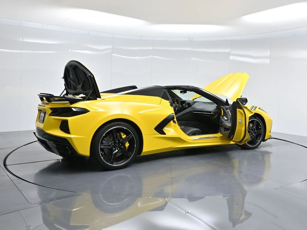 2025 Chevrolet Corvette Stingray 3LT Convertible photo 4