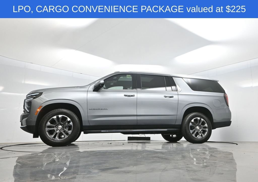 2025 Chevrolet Suburban LT photo 6