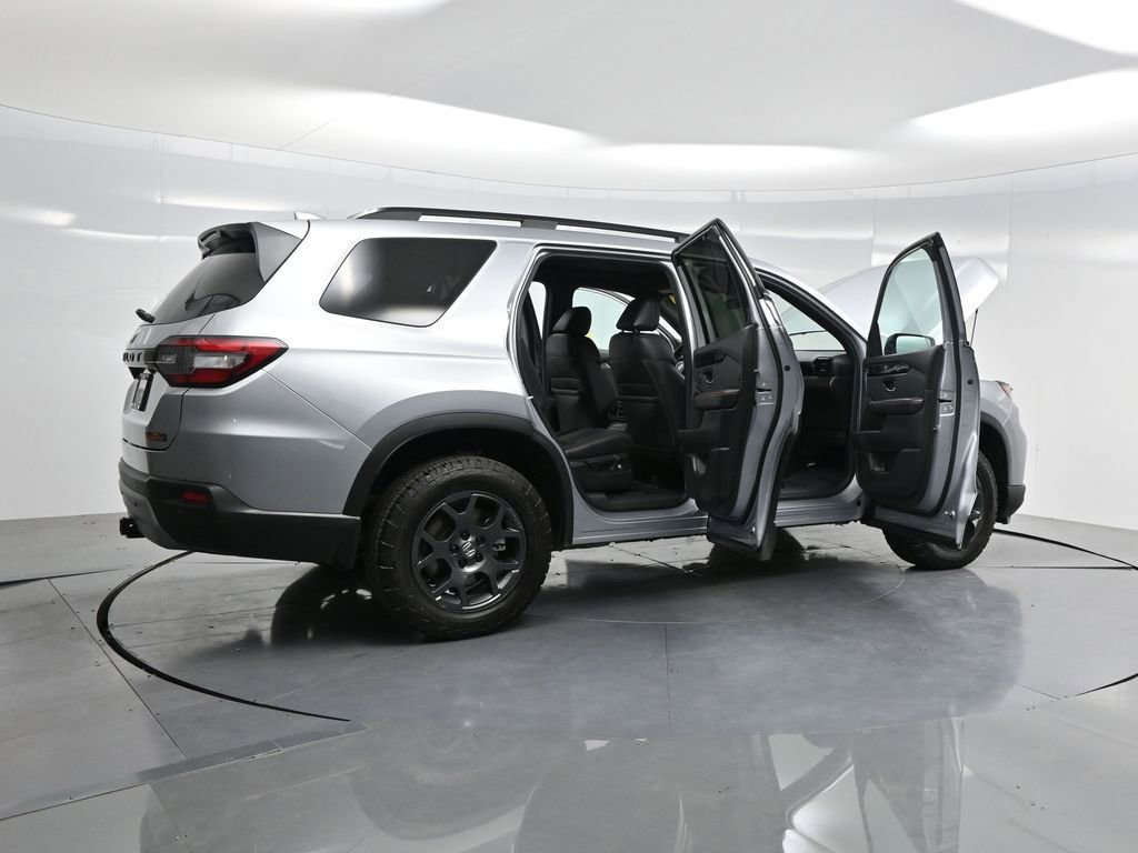 2025 Honda Pilot TrailSport photo 4