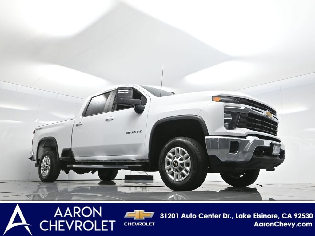 2024 Chevrolet Silverado 2500HD LT photo 2