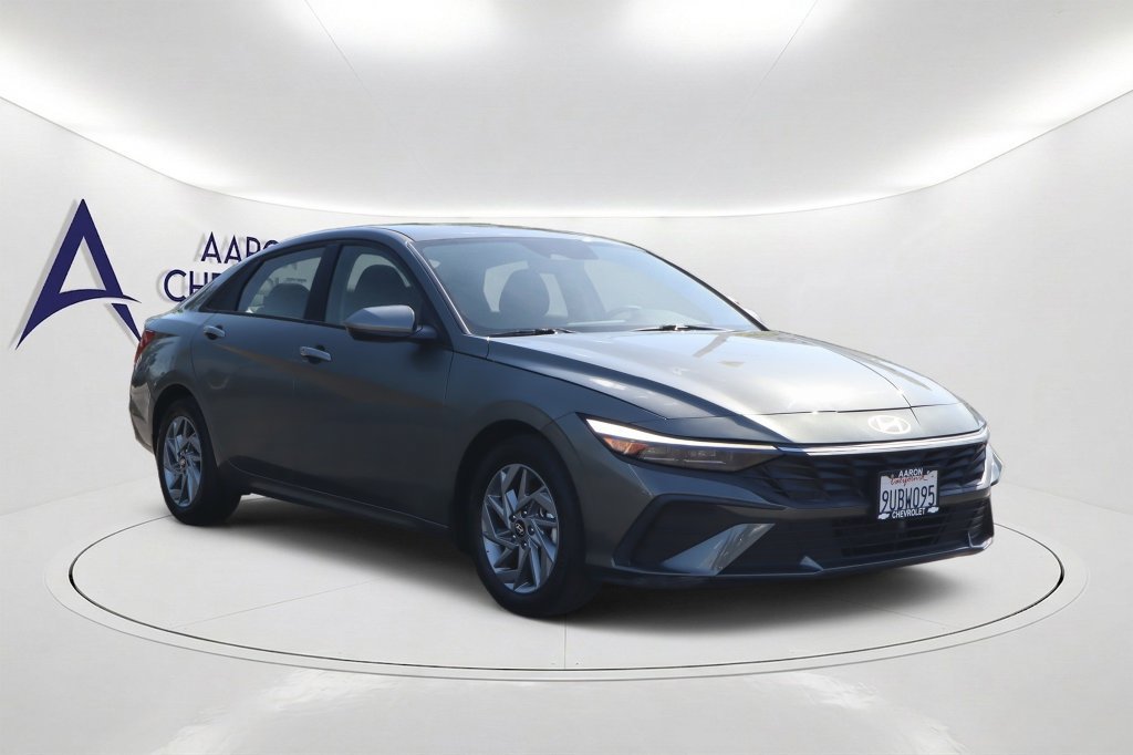 Used 2025 Hyundai Elantra Hybrid Blue Sedan