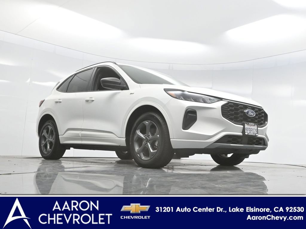 2024 Ford Escape ST-Line Hybrid photo 2