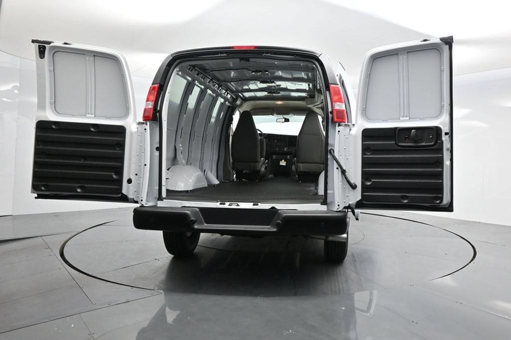 2026 Chevrolet Express Cargo Work Van - Photo 43