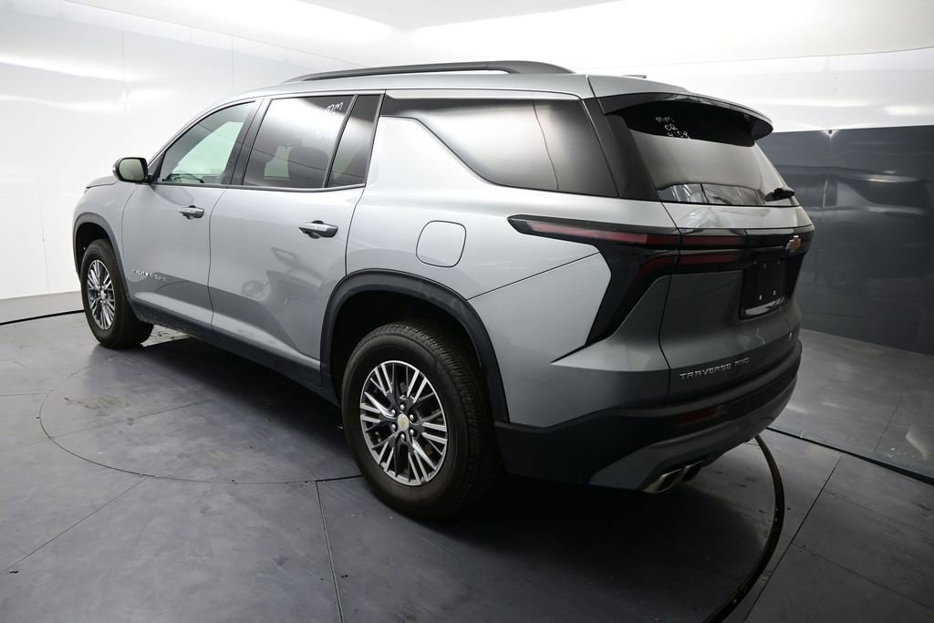 2025 Chevrolet Traverse LT photo 4
