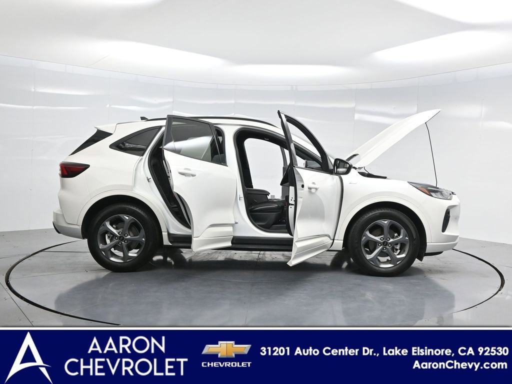 2024 Ford Escape ST-Line Hybrid photo 3