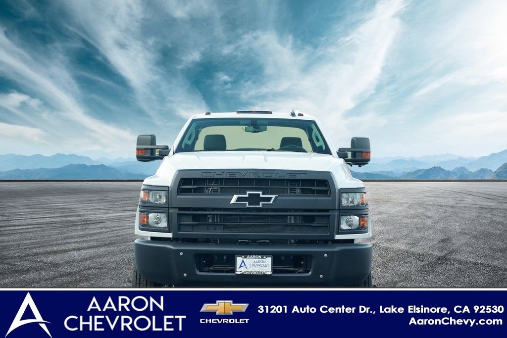 2023 Chevrolet Silverado 5500HD Work Truck photo 3