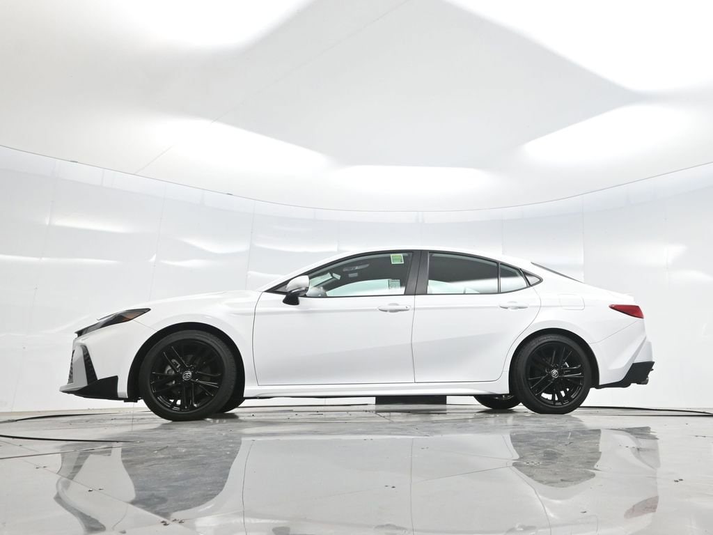 2025 Toyota Camry LE photo 6
