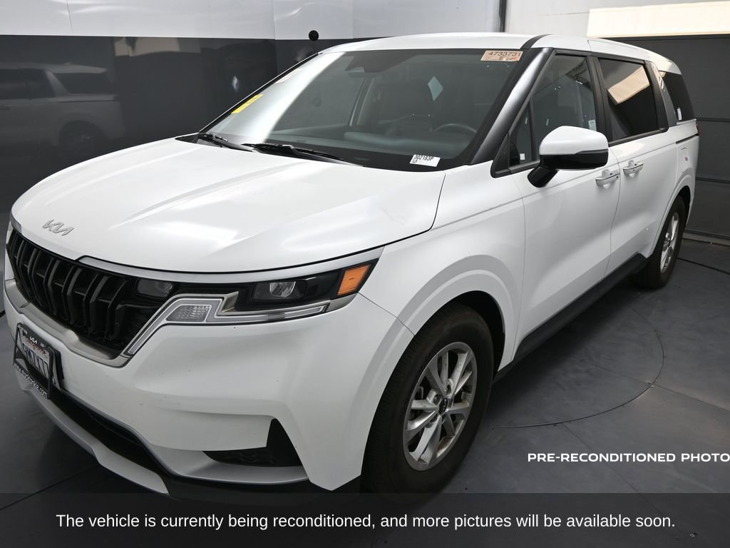 2024 Kia Carnival LX photo 4