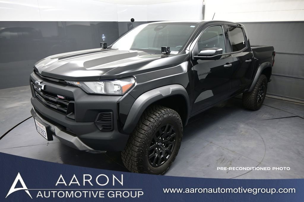 2024 Chevrolet Colorado 4WD Trail Boss Crew Cab Short Box's photo