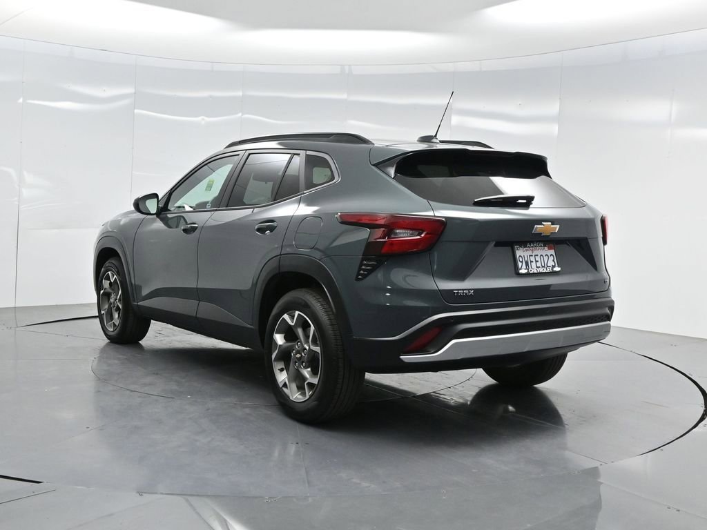 2025 Chevrolet Trax LT photo 5