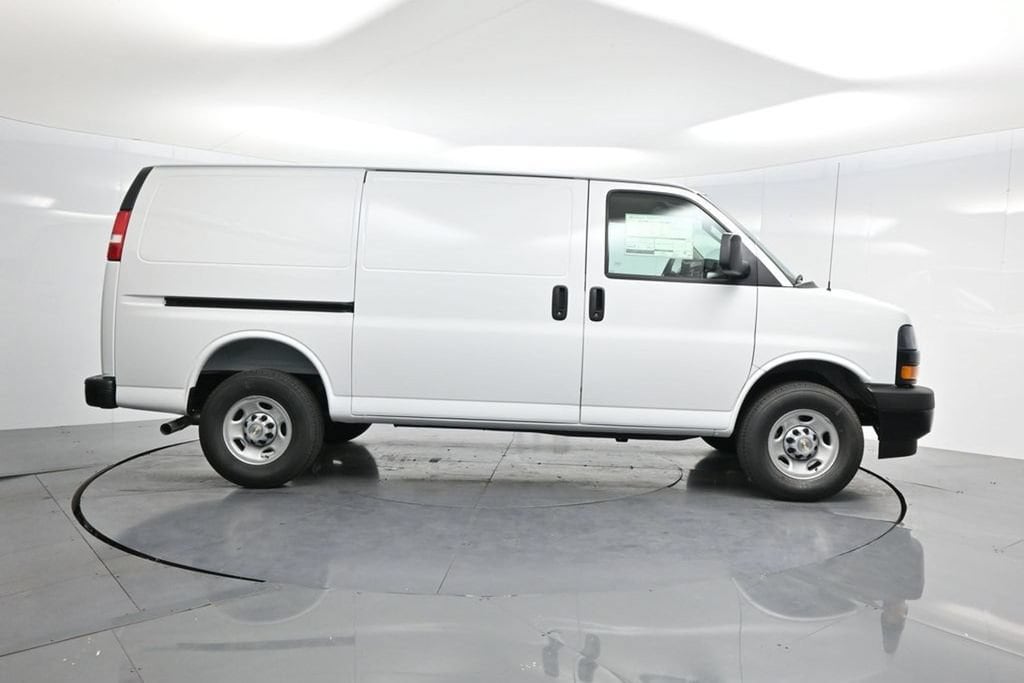 2026 Chevrolet Express Cargo Work Van - Photo 34