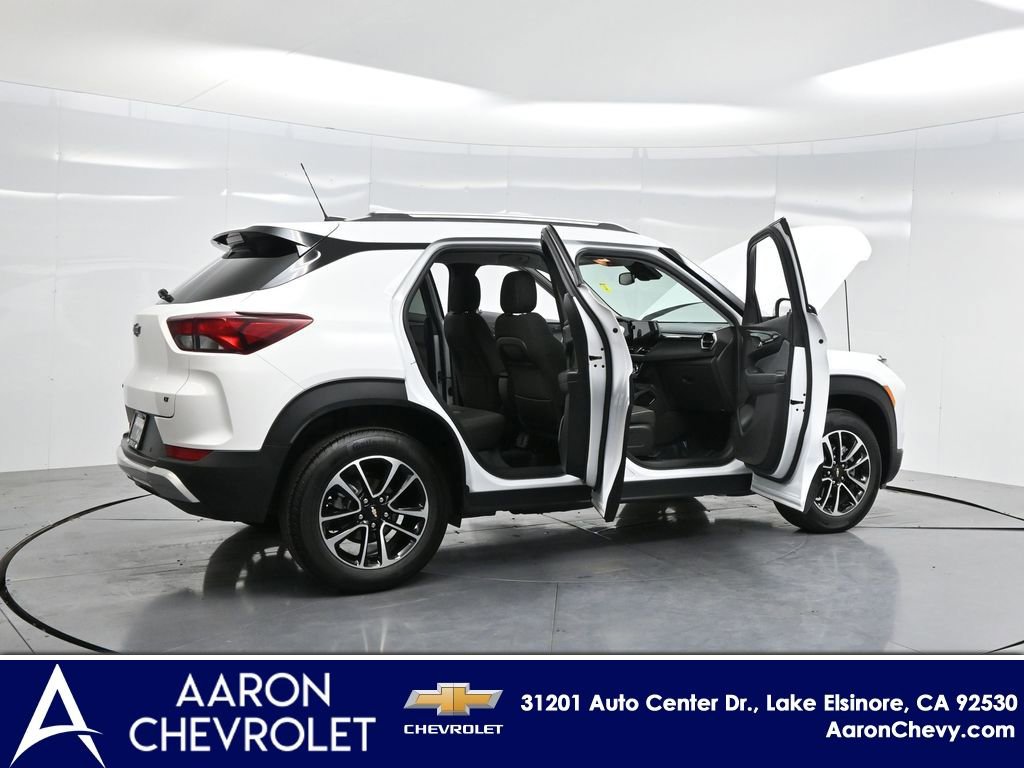 2025 Chevrolet Trailblazer LT photo 3