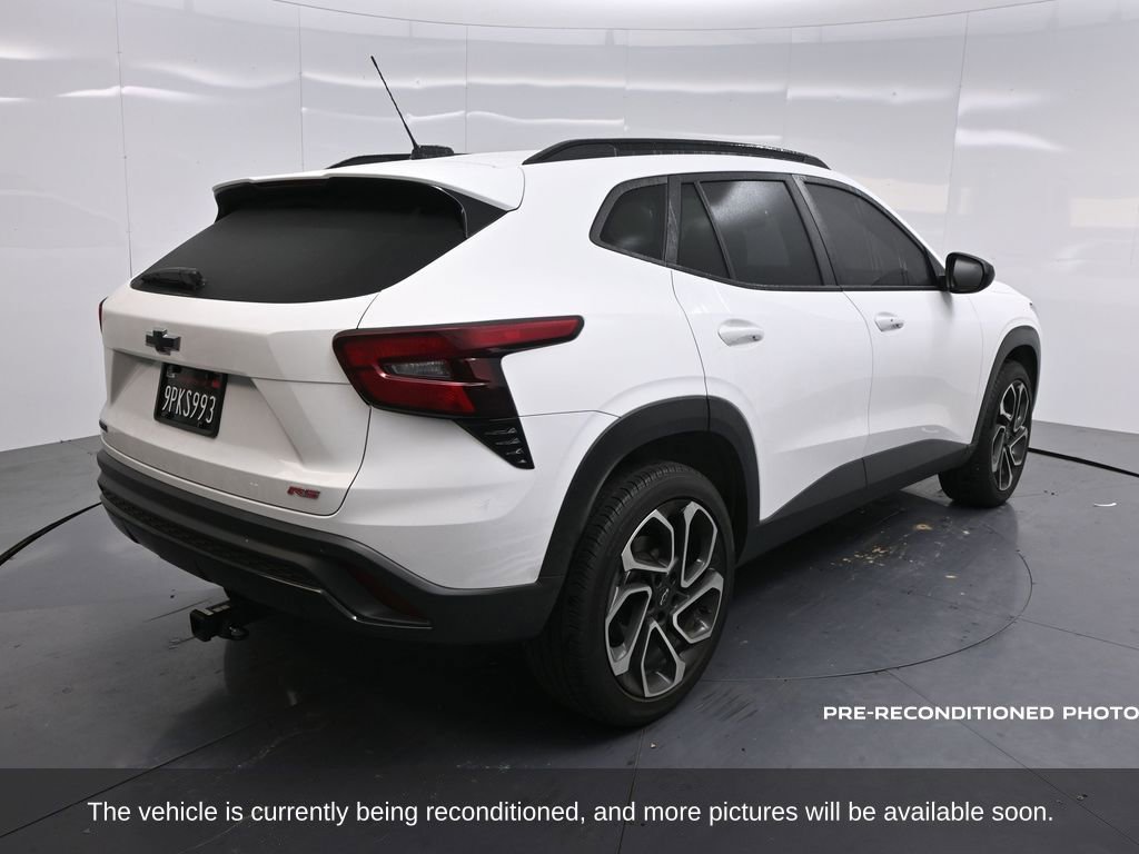 2024 Chevrolet Trax photo 2