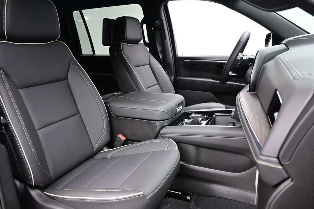 2026 Chevrolet Suburban Premier - Photo 9