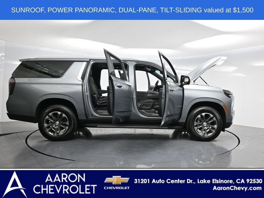 2025 Chevrolet Suburban LT photo 2