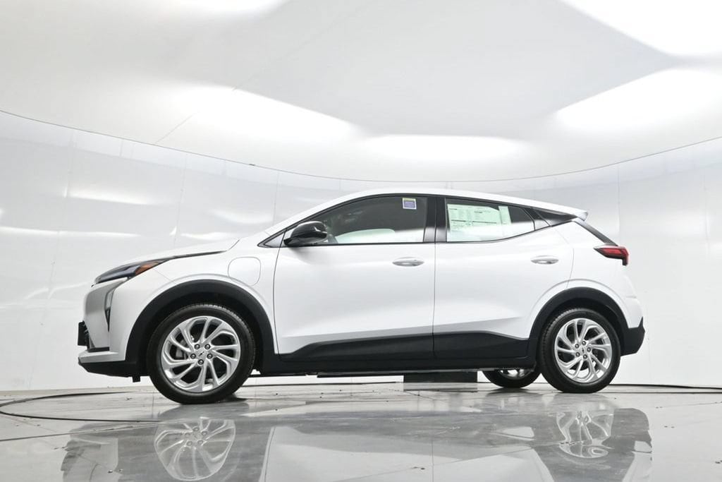 2027 Chevrolet Bolt LT - Photo 7