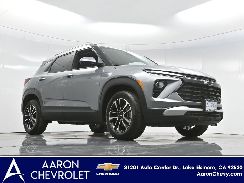 2025 Chevrolet Trailblazer LT photo 2