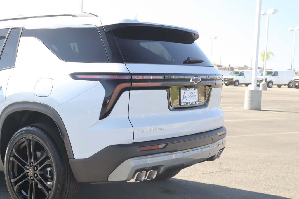 2027 Chevrolet Traverse LT - Photo 13