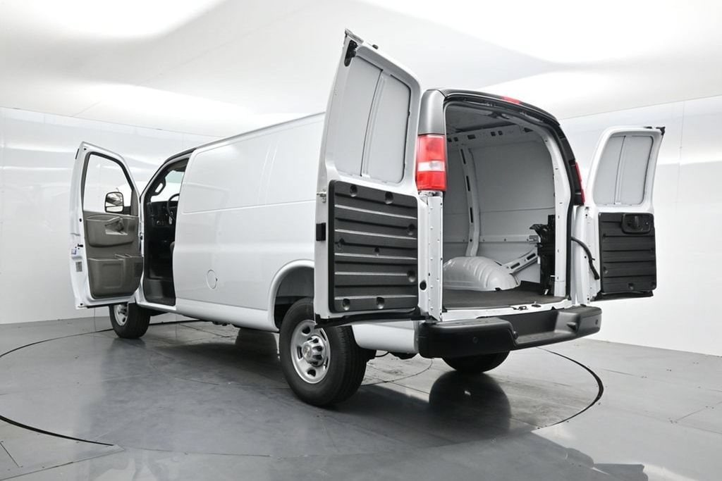 2026 Chevrolet Express Cargo Work Van - Photo 44