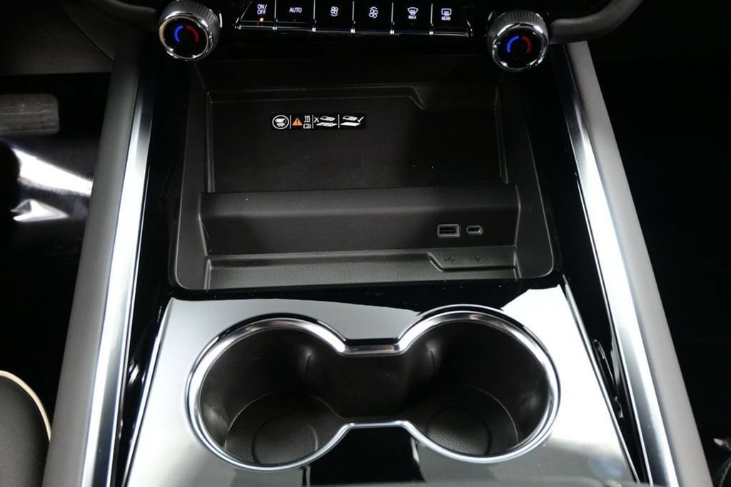2026 Chevrolet Suburban Premier - Photo 24