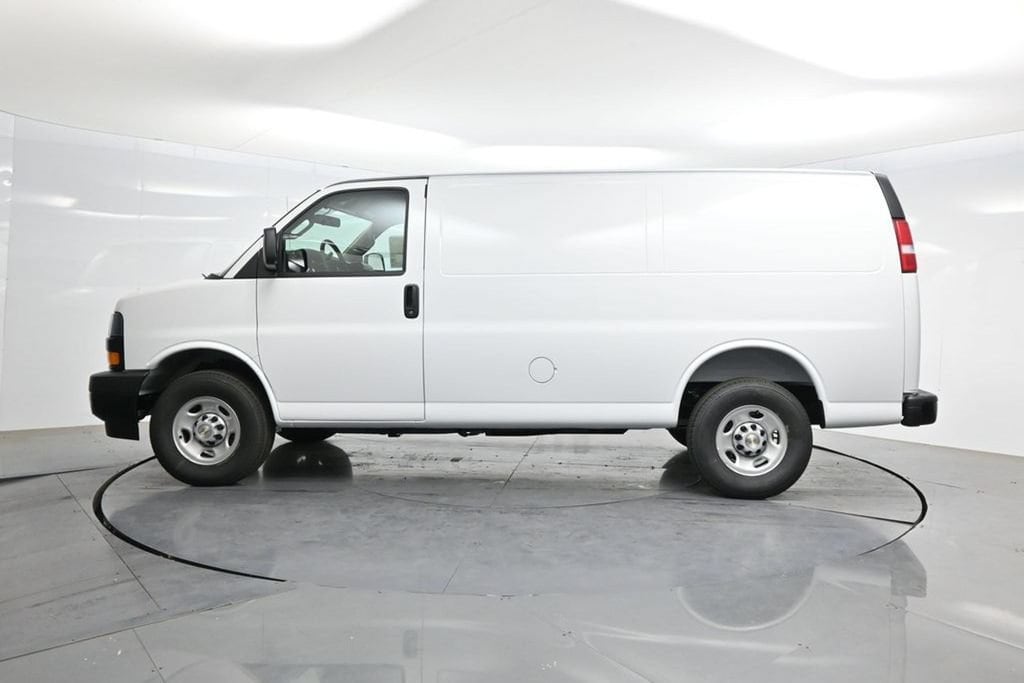 2026 Chevrolet Express Cargo Work Van - Photo 44