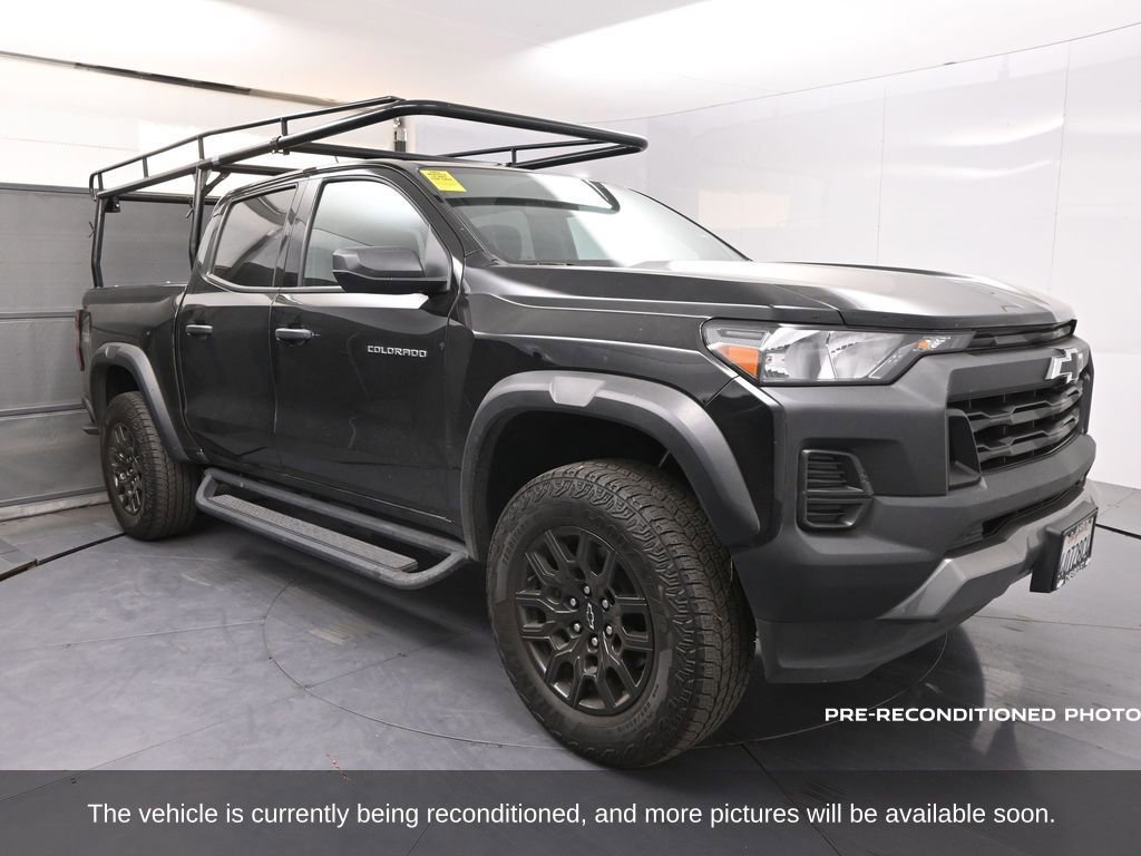 2024 Chevrolet Colorado Trail Boss photo 2