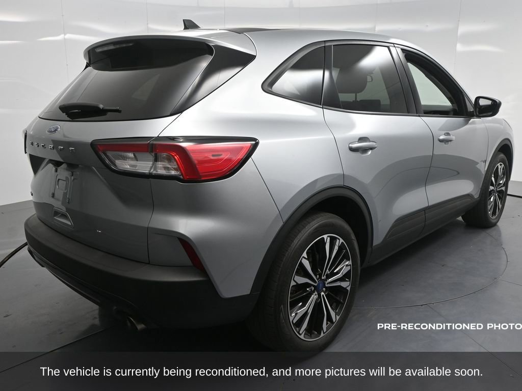 2022 Ford Escape SE photo 2